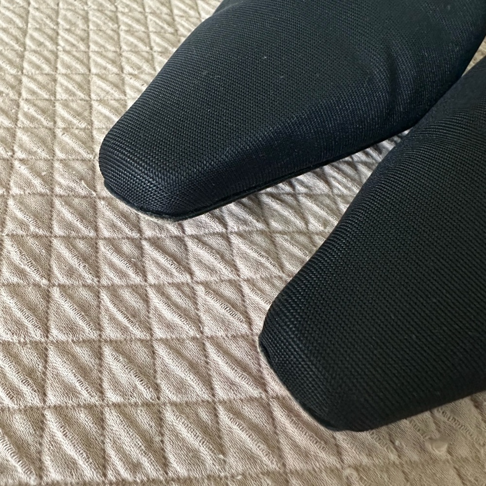 Stuart Weitzman Balck Heels Size 7.5 - image 6